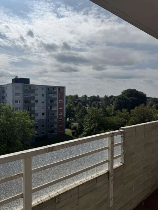 Immobilie in Wülfrath - Renovierungsbedürftige 3-4 Zimmer-Wohnung, Balkon mit Fernblick, und TG-Stellplatz in Wülfrath - Bild 1