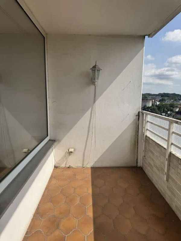Immobilie in Wülfrath - Renovierungsbedürftige 3-4 Zimmer-Wohnung, Balkon mit Fernblick, und TG-Stellplatz in Wülfrath - Bild 3