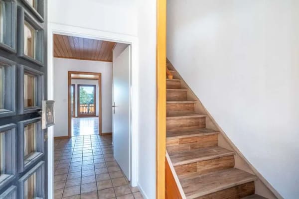 Immobilie in Hiddenhausen - Wohnen mit Charakter – großzügiges 2-Familienhaus in besonderer Hanglage - Bild 4
