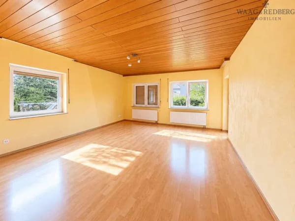 Immobilie in Schwanstetten - Renovierungsbedürftiges Mehrfamilienhaus mit großem Grundstück & attraktivem Ausbaupotenzial - Bild 1