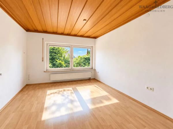 Immobilie in Schwanstetten - Renovierungsbedürftiges Mehrfamilienhaus mit großem Grundstück & attraktivem Ausbaupotenzial - Bild 4
