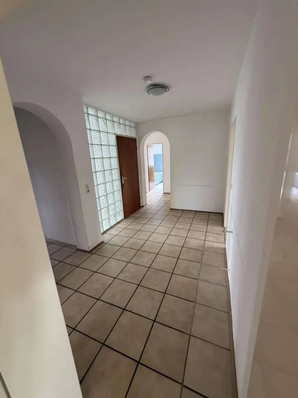 Immobilie in Bergatreute - Großzügige 5-Zimmer-EG-Wohnung mit eigenem Garten - Bild 3