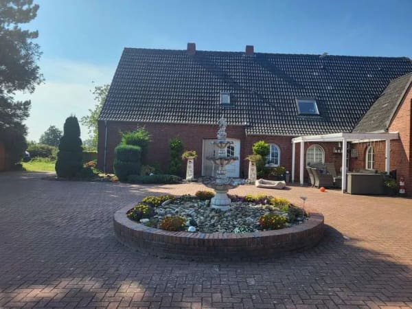 Immobilie in Halbemond - Exkl. Einfamilienhaus, nähe Norddeich mit Pool, Sauna, Pferdehaltung - Bild 0