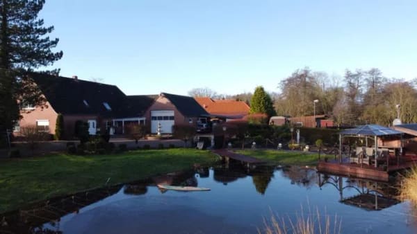 Immobilie in Halbemond - Exkl. Einfamilienhaus, nähe Norddeich mit Pool, Sauna, Pferdehaltung - Bild 1