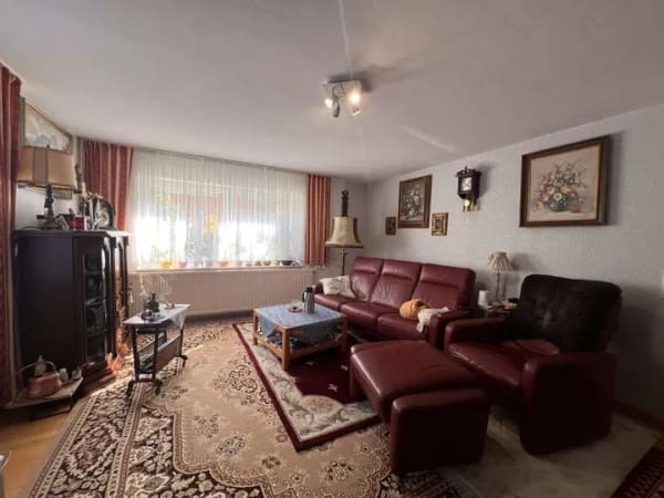 Immobilie in Kirchdorf am Inn - Älteres Einfamilienhaus mit Garten und Carport in Kirchdorf am Inn - Bild 3