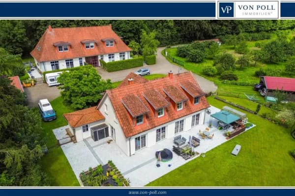 Immobilie in Ahlefeld-Bistensee - Historisch und neu - einmalig kombiniert: Ensemble aus drei Häusern mit über 8.000 m² Grundstück - Bild 0