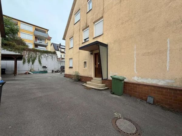 Immobilie in Sachsenheim - Für Sanierer oder Handwerker! Mehrfamilienhaus mit großem Grundstück - Bild 2