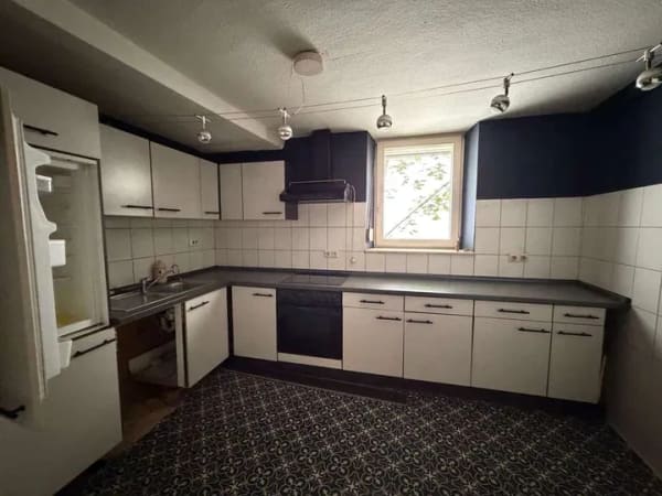 Immobilie in Sachsenheim - Für Sanierer oder Handwerker! Mehrfamilienhaus mit großem Grundstück - Bild 4
