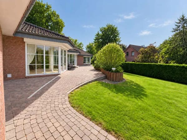 Immobilie in Bornhöved - Stilvoll, sicher u. barrierefrei–außergewöhnlicher Bungalow m. 282 m² Wohnfl. (RÖMBKE IMMOBILIEN KG) - Bild 3