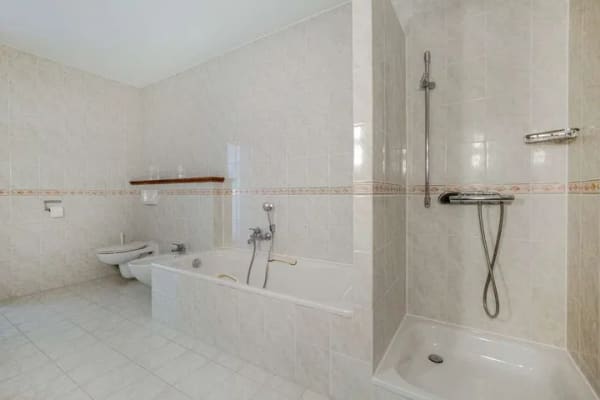 Immobilie in Überlingen - Traumhaftes Wohnen am Bodensee: Gepflegte 2,5-Zimmer-Whg. mit 2 Balkonen, Fußbodenhzg. & Garage - Bild 4