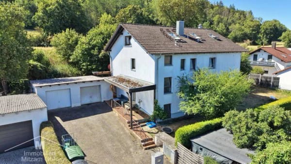 Immobilie in Beilngries - Renditeobjekt 4,6%: Zweifamilienhaus + ausgebautem DG u. Doppelgarage in Ortsrandlage - Bild 1