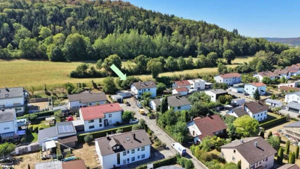 Immobilie in Beilngries - Renditeobjekt 4,6%: Zweifamilienhaus + ausgebautem DG u. Doppelgarage in Ortsrandlage - Bild 2