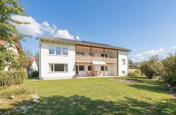 Immobilie in Nandlstadt - Attraktives Zweifamilienhaus mit separater Einliegerwohnung im Kellergeschoss - Bild 1