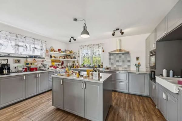 Immobilie in Nandlstadt - Attraktives Zweifamilienhaus mit separater Einliegerwohnung im Kellergeschoss - Bild 2