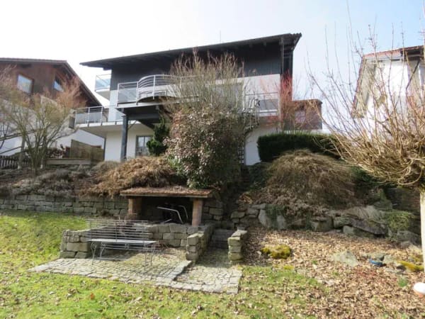 Immobilie in Bogen - Einfamilien-Landhaus mit ELW in absolut ruhiger Ortsrandlage zw. Deggendorf und Regensburg - Bild 1