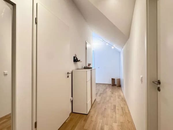Immobilie in Hüttlingen - Modernes Dach-Loft mit 3 Zimmern, Tiefgaragen- und Außenstellplatz - Bild 1
