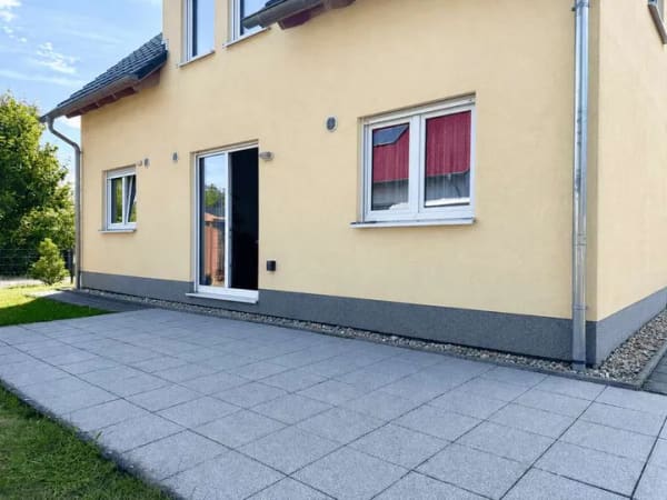 Immobilie in Gosen-Neu Zittau - KfW 70 + 6 Zimmer | modernes Familienhaus Bj. 2015 + EBK in ruhiger Sackgassenlage frei ab 07/ 2027 - Bild 1