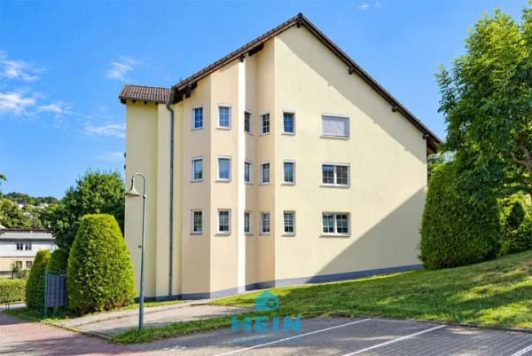 Immobilie in Lauter-Bernsbach - Vermietete 3-Raum-Wohnung mit Balkon und Erzgebirgsblick – Kapitalanlage mit Perspektive! - Bild 3
