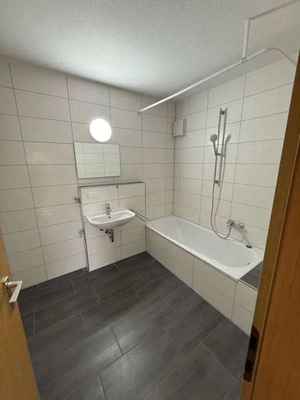 Immobilie in Niedernhall - 2 Zimmerwohnung im 2. Obergeschoss mit großen Balkon, Aufzug und Stellplatz - Bild 4