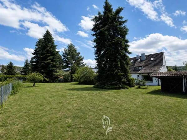 Immobilie in Veitshöchheim - Viel Raum für neue Ideen –  großzügiges Grundstück mit Bestandshaus in sonniger und ruhiger Lage - Bild 0