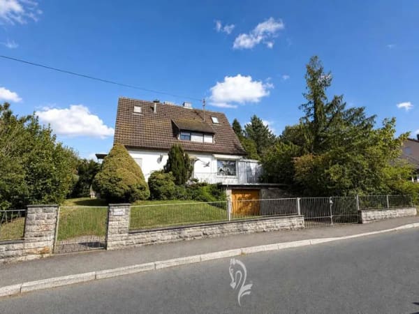 Immobilie in Veitshöchheim - Viel Raum für neue Ideen –  großzügiges Grundstück mit Bestandshaus in sonniger und ruhiger Lage - Bild 1
