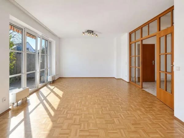 Immobilie in Sulzemoos - Wie ein Reihenhaus, nur klüger: 5 Zimmer, eigener Garten, Südterrasse, Dachspitz - sofort frei - Bild 3