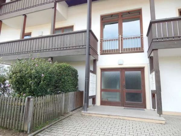 Immobilie in Ainring - Gepflegte, vermietete 2-Zimmer-Wohnung mit 2 Balkonen & Tiefgarage - Bild 0