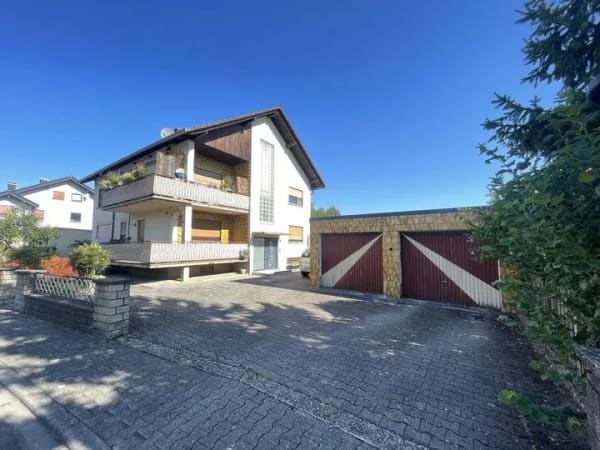 Immobilie in Steinmauern - Zweifamilienhaus mit einer vermieteten Wohnung und Garten - nach WEG geteilt - Bild 2