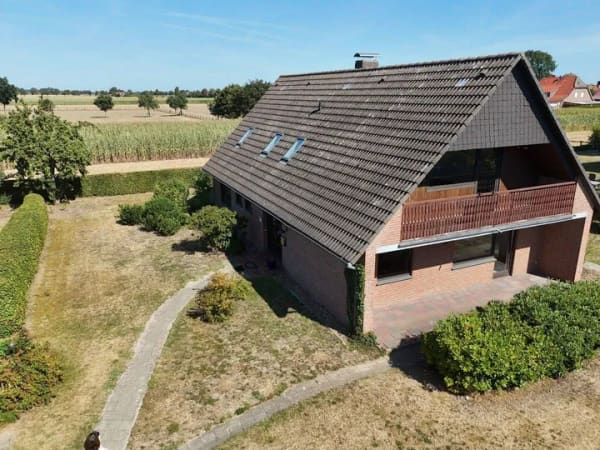 Immobilie in Bücken - Wohnen mit Weitblick: Großzügig geschnittenes und gepflegtes Familienhaus am Ortsrand! - Bild 2