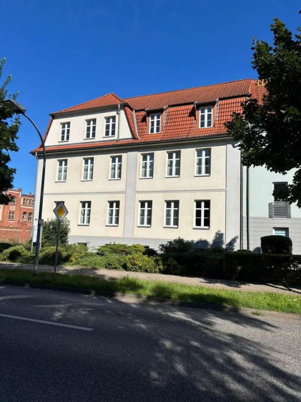 Immobilie in Stendal - Großzügige Gewerbeimmobilie am Justizzentrum: 3 Einheiten, großer Hof, unterkellert, provisionsfrei - Bild 0