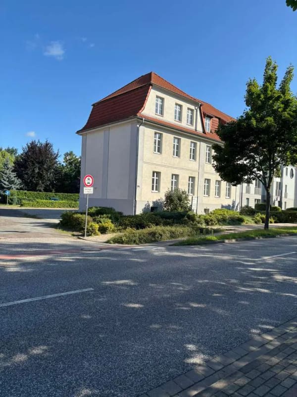 Immobilie in Stendal - Großzügige Gewerbeimmobilie am Justizzentrum: 3 Einheiten, großer Hof, unterkellert, provisionsfrei - Bild 1
