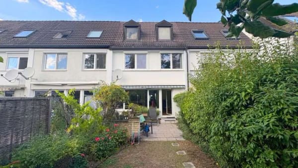 Immobilie in Kirchheim bei München - Naturnahes Wohnen in grüner Umgebung: Familienfreundliches 5-Zimmer-Reihenmittelhaus - Bild 0