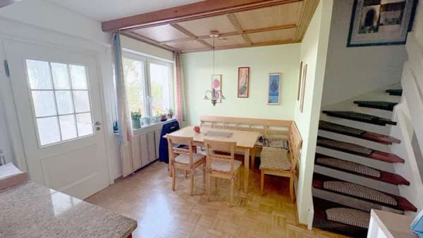 Immobilie in Kirchheim bei München - Naturnahes Wohnen in grüner Umgebung: Familienfreundliches 5-Zimmer-Reihenmittelhaus - Bild 2