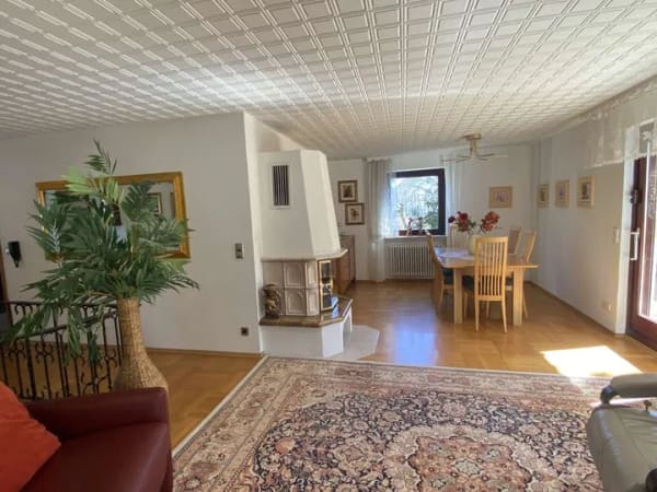 Immobilie in Korntal-Münchingen - Seltene Gelegenheit - freiwerdend! Modernisiertes Zweifamilienhaus ruhig und zentrumsnah gelegen - Bild 2