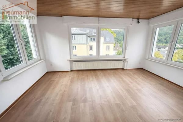 Immobilie in Waldbreitbach - Einfamilienhaus mit Terrasse, Garage und viel Gestaltungsspielraum in Waldbreitbach - Bild 1