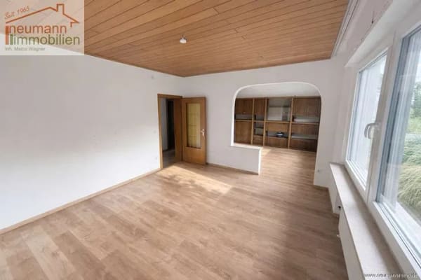 Immobilie in Waldbreitbach - Einfamilienhaus mit Terrasse, Garage und viel Gestaltungsspielraum in Waldbreitbach - Bild 3