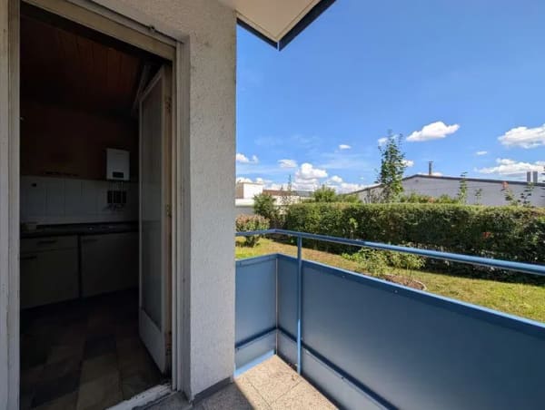 Immobilie in Kernen im Remstal - Charmante 3-Zimmer-EG-Wohnung mit 2 Balkonen & XL-Keller + Kaufoption der Nachbarwohnung für Mehrgen - Bild 1