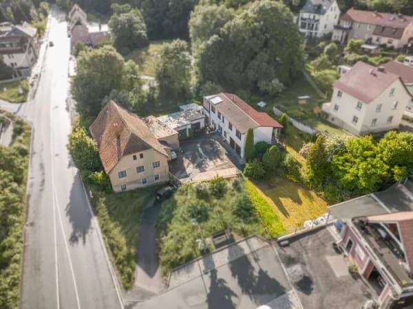 Immobilie in Miesitz - Wohnen auf einer Ebene! Haupthaus mit Wintergarten, 3 Garagen & riesiges Grundstück - Bild 0