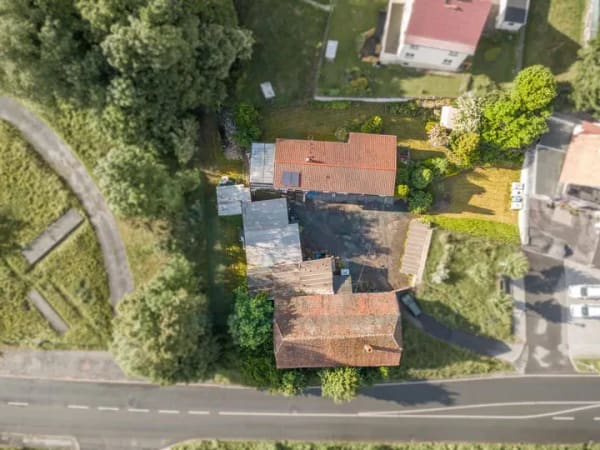 Immobilie in Miesitz - Wohnen auf einer Ebene! Haupthaus mit Wintergarten, 3 Garagen & riesiges Grundstück - Bild 1
