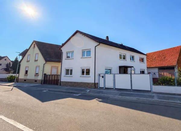 Immobilie in Forst - Wohnen mit Potenzial: Einfamilienhaus mit ausbaufähiger Scheune und Garten - Bild 0