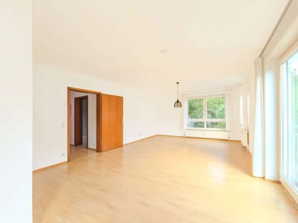 Immobilie in Oberriexingen - Lichtdurchflutete 2,5-Zimmer-Wohnung mit TG-Stellplatz in Oberriexingen! - Bild 1