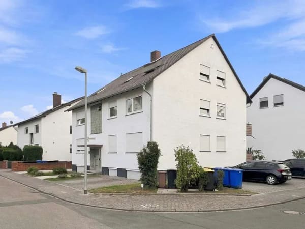 Immobilie in Riedstadt - Vollvermietetes 8-Familienhaus mit Mietpotenzial – provisionsfrei vom Eigentümer - Bild 1