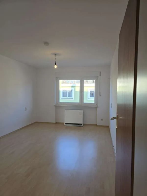 Immobilie in Endingen - Charmante 4-Zimmerwohnung mit Gartenanteil und Garagenstellplatz am Kaiserstuhl - Bild 2