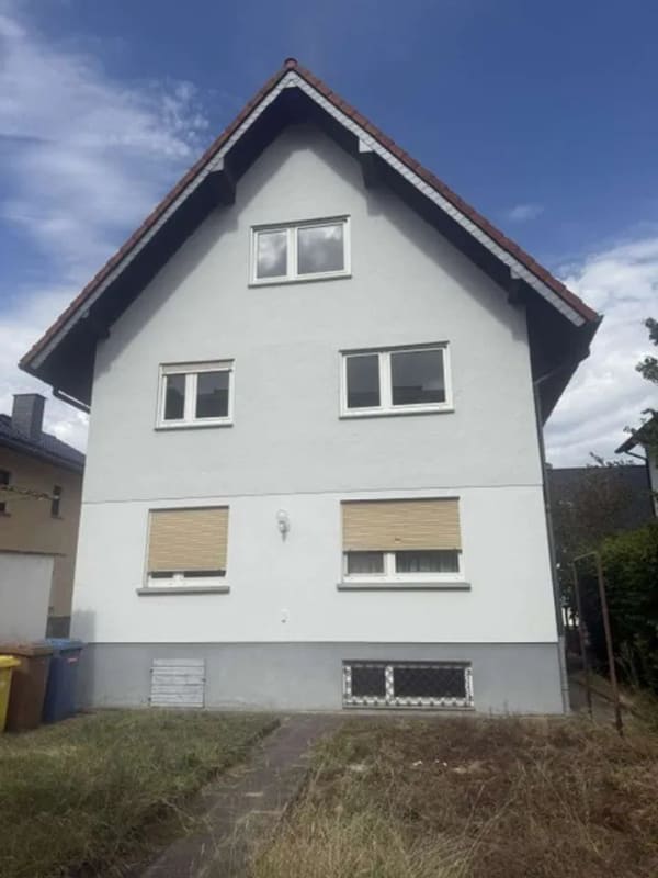 Immobilie in Rodenbach - Geräumiges Zweifamilienhaus mit 202 m² Wfl., Garage und Brunnen in ruhiger Wohnlage - Bild 1