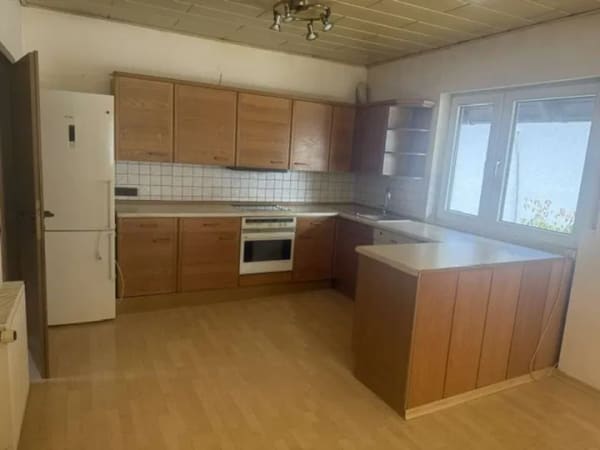 Immobilie in Rodenbach - Geräumiges Zweifamilienhaus mit 202 m² Wfl., Garage und Brunnen in ruhiger Wohnlage - Bild 3
