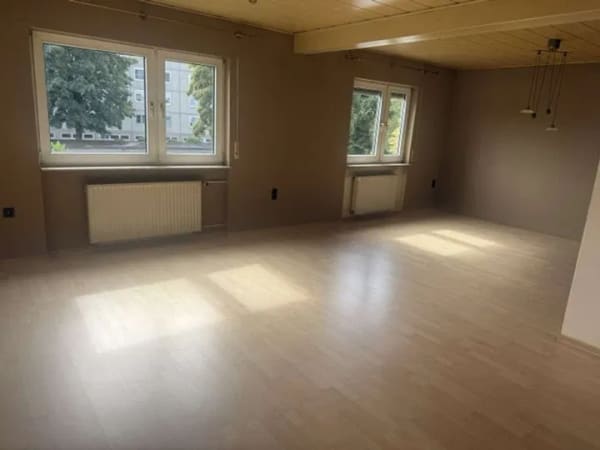 Immobilie in Rodenbach - Geräumiges Zweifamilienhaus mit 202 m² Wfl., Garage und Brunnen in ruhiger Wohnlage - Bild 4