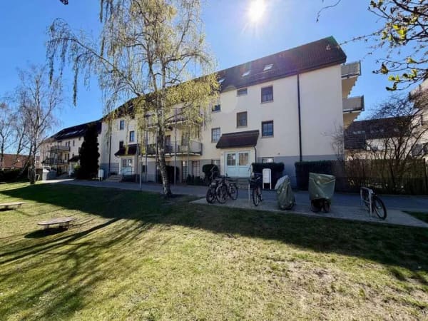 Immobilie in Leegebruch - vermietete 2 Zi.-Wohnung im 2.OG inkl. Pkw-Stellplatz zu verkaufen! - Bild 1