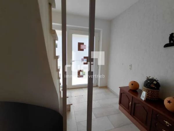 Immobilie in Ennigerloh - Kapitalanlage: ETW im 2FH mit Loggia, Garten + Garage – Verkauf ausschließlich auf Rückmiete - Bild 1