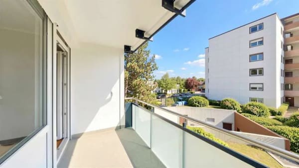 Immobilie in Quickborn - MODERNE EINBAUKÜCHE & 2 BÄDER: einzugsfertige Wohnung mit Loggia - Bild 2
