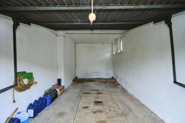 Immobilie in Kirchroth - Sanierungsbedürftiges Einfamilienhaus mit Nebengebäude - Bild 3